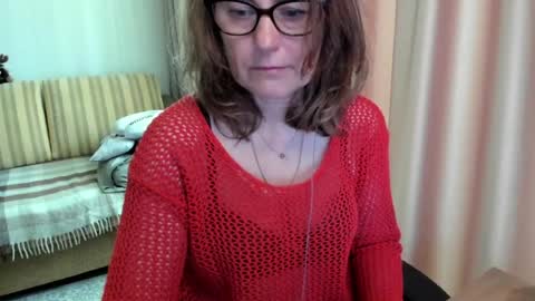 Snapshot of lauraoven1 chatting on June 2, 2026, 7:32 am Lauraoven1 online show from June 2, 2026, 7:32 am