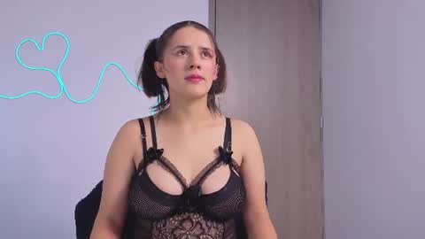 Snapshot of laurasex_21 chatting on June 9, 2026, 10:21 pm Laura online show from June 9, 2026, 10:21 pm