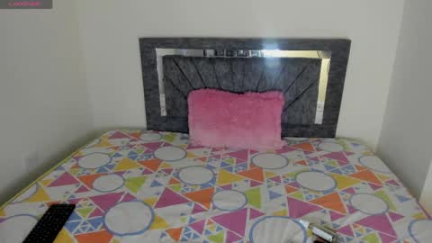 laurasofia01 online show from April 5, 2026, 3:09 pm