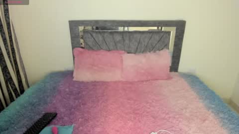 laurasofia01 online show from April 15, 2026, 2:40 am