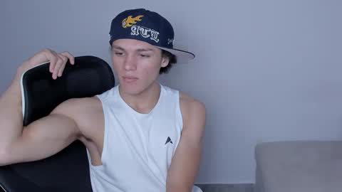 Laureent online show from December 3, 2025, 8:40 pm