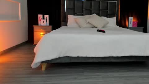 Snapshot of laureenwells chatting on November 25, 2025, 7:36 pm Lauren Weels online show from November 25, 2025, 7:36 pm