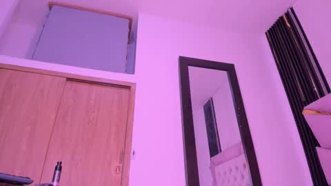 Laurem online show from October 29, 2025, 7:04 pm