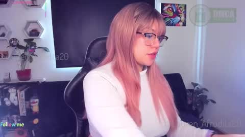  Im Lauren  independent model   online show from November 23, 2025, 1:55 pm