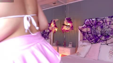 Lauren  online show from October 31, 2025, 1:23 pm