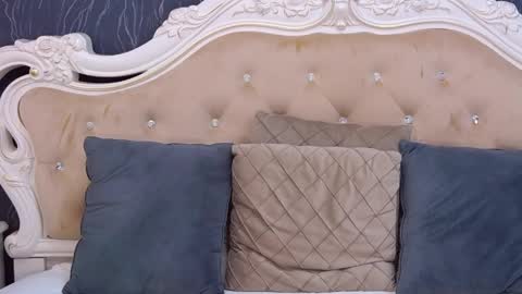 Laura online show from April 7, 2026, 3:23 pm