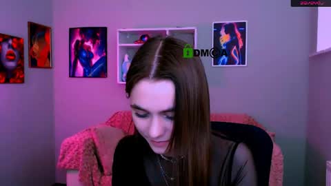 Laure online show from April 17, 2026, 1:03 pm