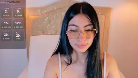 laurenn_smitth online show from November 11, 2025, 12:49 pm