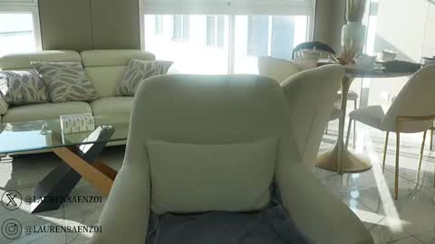 Snapshot of laurensaenz chatting on October 30, 2025, 12:28 pm Lauren Saenz online show from October 30, 2025, 12:28 pm
