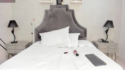 Lauren  online show from November 16, 2025, 3:28 pm