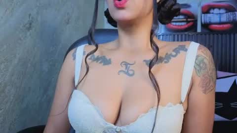 Snapshot of lauryn__brown chatting on July 9, 2026, 3:38 pm Lauryn online show from July 9, 2026, 3:38 pm