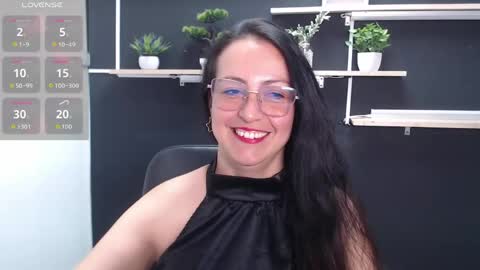 Snapshot of lauryn_jones chatting on April 24, 2026, 6:32 pm Laury online show from April 24, 2026, 6:32 pm
