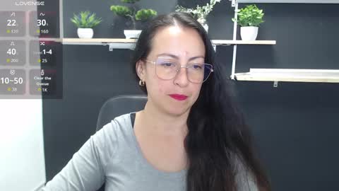 Snapshot of lauryn_jones chatting on April 27, 2026, 6:17 pm Laury online show from April 27, 2026, 6:17 pm