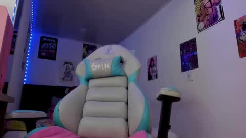 Snapshot of lauryn_muller_ chatting on March 11, 2025, 5:27 am Lau online show from March 11, 2025, 5:27 am