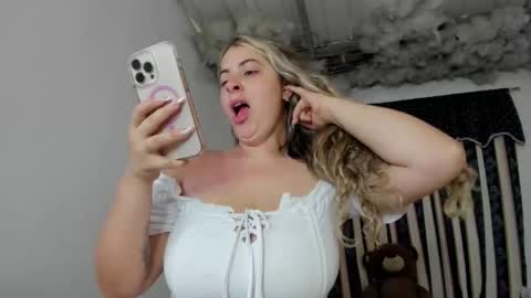 Lauu G online show from February 4, 2026, 12:33 pm