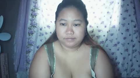 Snapshot of lavalyn214 chatting on January 14, 2026, 12:27 am lavalyn214 online show from January 14, 2026, 12:27 am