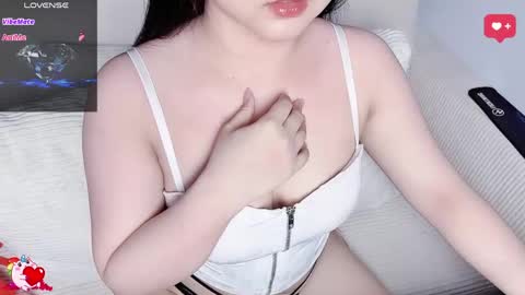 Snapshot of lavender_02 chatting on May 6, 2026, 6:57 pm Tina online show from May 6, 2026, 6:57 pm