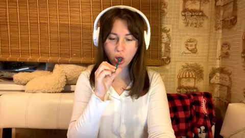 Snapshot of lavinabinney chatting on December 5, 2025, 3:20 pm Emily online show from December 5, 2025, 3:20 pm