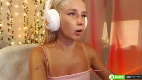 Snapshot of lavinell chatting on July 26, 2026, 3:08 pm Mia online show from July 26, 2026, 3:08 pm