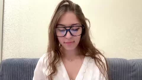 Snapshot of lavonebotten chatting on July 6, 2026, 11:07 am Elina online show from July 6, 2026, 11:07 am