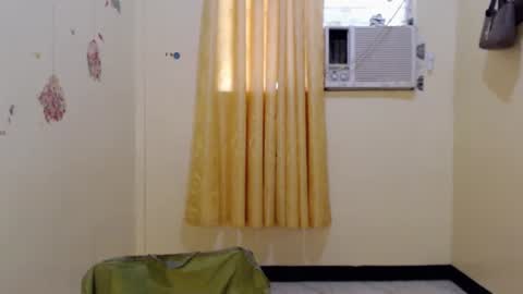 lavvenderr online show from February 2, 2026, 3:49 am