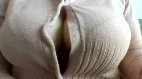 Snapshot of layannalea chatting on December 21, 2025, 9:00 pm layannalea online show from December 21, 2025, 9:00 pm