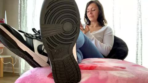 Laycee Layne online show from March 30, 2026, 5:58 pm