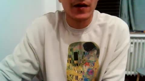 laydyys online show from February 22, 2025, 9:37 pm