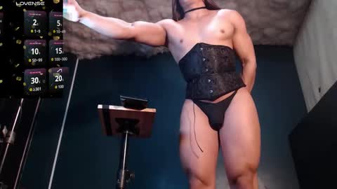 Layla   help me with your thumbs up its important  online show from October 26, 2025, 8:09 am