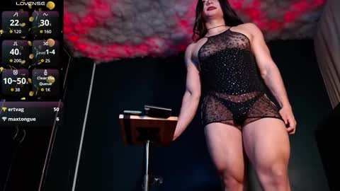 Layla   help me with your thumbs up its important  online show from December 23, 2025, 1:25 am