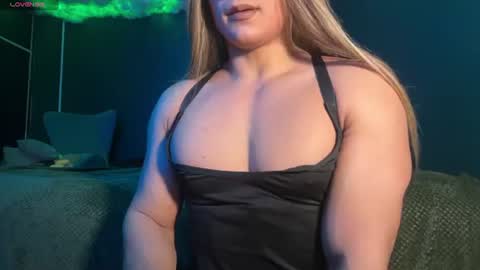 Snapshot of layla_dominac chatting on June 26, 2026, 2:49 am Layla help me with your thumbs up its important online show from June 26, 2026, 2:49 am