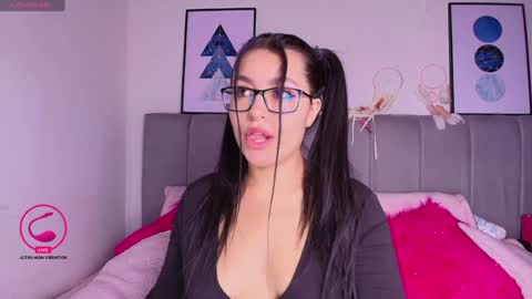 Snapshot of layla_nicols chatting on January 18, 2025, 12:15 pm Layla online show from January 18, 2025, 12:15 pm