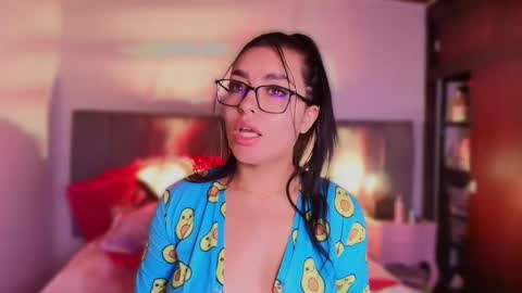 Snapshot of layla_nicols chatting on March 8, 2025, 10:43 am Layla online show from March 8, 2025, 10:43 am