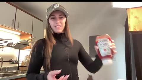 laylahlaylah1 online show from November 25, 2025, 1:55 pm