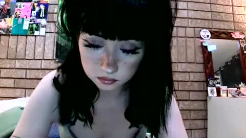 Layla Kills online show from February 6, 2025, 8:07 am