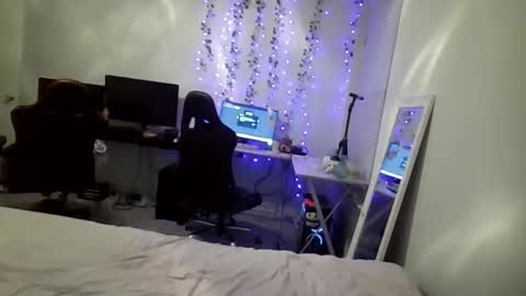 Layla online show from February 5, 2026, 3:22 am