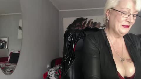 Snapshot of laylamadisonx chatting on October 7, 2025, 7:49 am Layla online show from October 7, 2025, 7:49 am