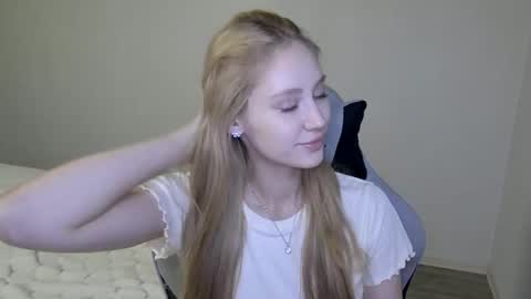 LaylaPretty001 online show from November 11, 2025, 5:18 am