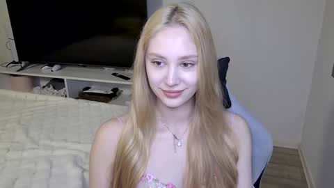 Snapshot of laylapretty001 chatting on April 20, 2026, 4:26 am LaylaPretty001 online show from April 20, 2026, 4:26 am