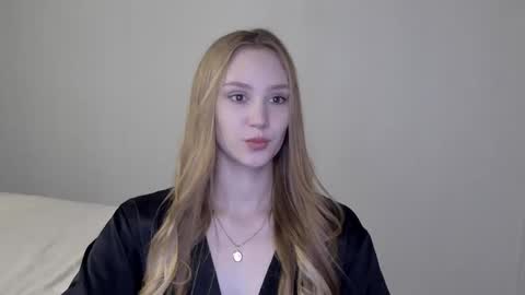 Laylla001 online show from December 9, 2024, 5:40 am