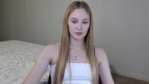 Laylla001 online show from January 15, 2025, 9:45 am