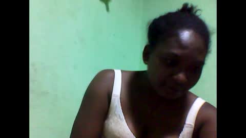 Snapshot of layllah01150120 chatting on May 17, 2026, 7:32 pm layllah01150120 online show from May 17, 2026, 7:32 pm