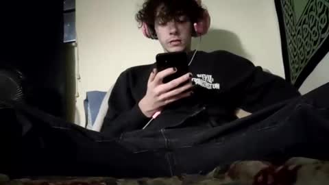 Stitch online show from March 6, 2025, 2:09 am