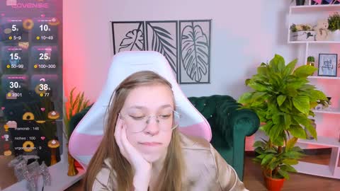 layriantavee online show from January 19, 2025, 10:06 am