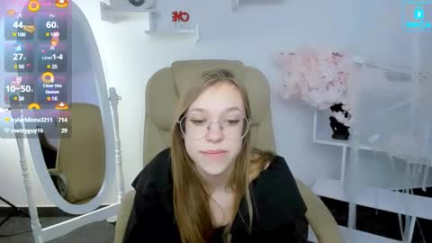 layriantavee online show from February 3, 2025, 10:03 am