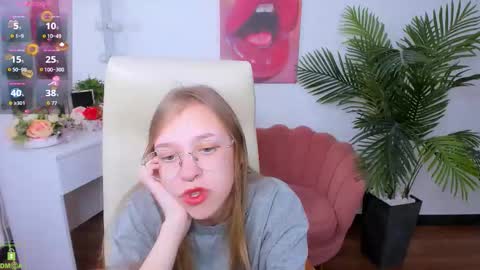 layriantavee online show from September 15, 2025, 6:02 am