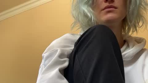 Lea Elfie online show from August 4, 2026, 7:44 am