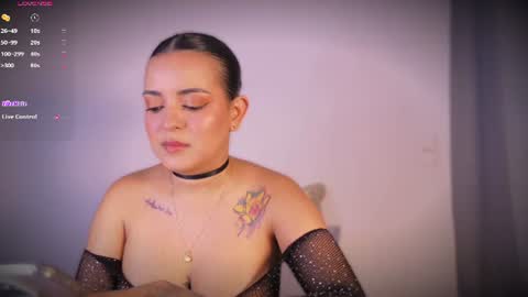 Snapshot of lea_gray_ chatting on July 6, 2026, 6:32 pm L E A online show from July 6, 2026, 6:32 pm