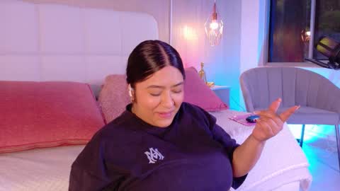 Snapshot of leah_bensoon chatting on September 12, 2025, 4:18 pm Leah online show from September 12, 2025, 4:18 pm