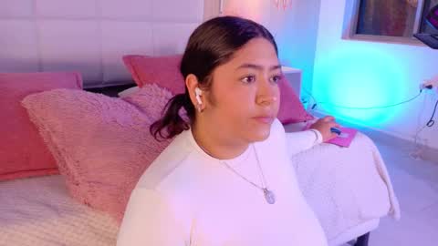 Snapshot of leah_bensoon chatting on September 15, 2025, 3:45 pm Leah online show from September 15, 2025, 3:45 pm